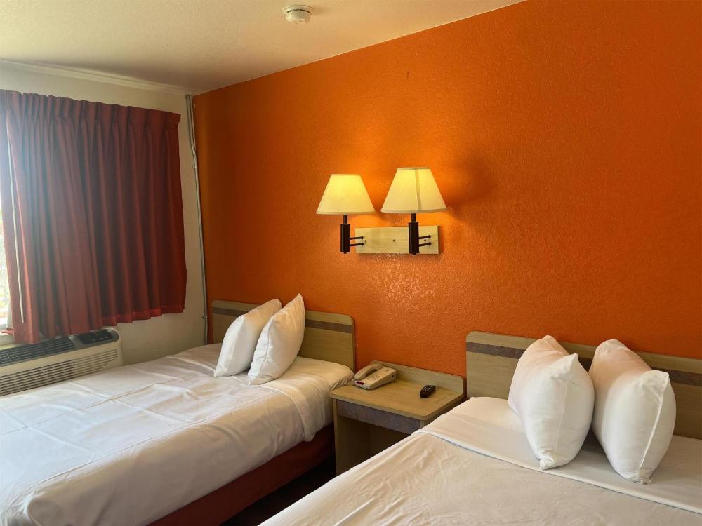 Quadruple Room - Non-Smoking interior