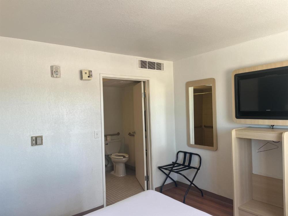 Queen Room - Disability Access - Roll in Shower interior